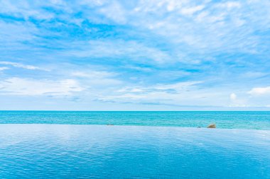 Se ile otel beldesinde güzel açık sonsuzluk yüzme havuzu