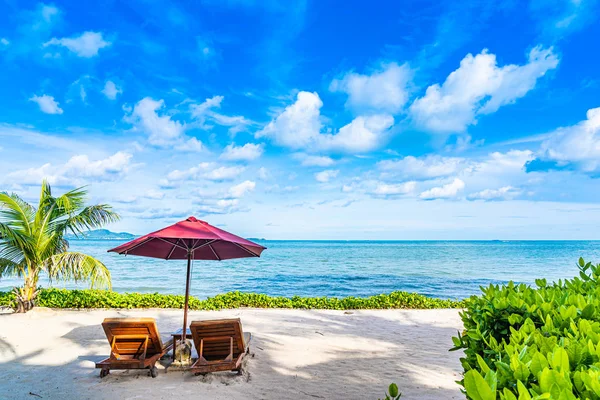 Beautiful landscape of beach sea ocean with empty chair deck and — Stock Photo, Image