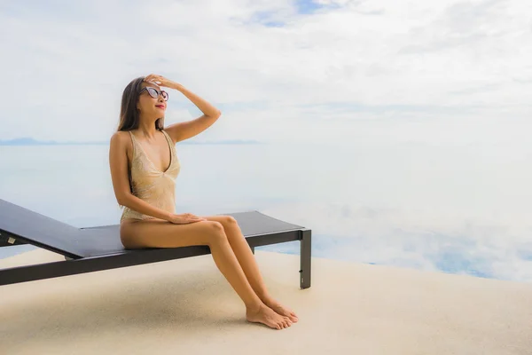 Portrait young asian woman relaks smile happy around swimming poo — Stok Foto