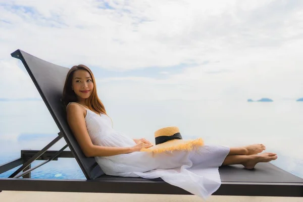 Portrait young asian woman relax smile happy around swimming poo — Stock Photo, Image