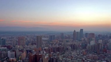 Modern megalopolis Asya şehrinin manzaralı görüntüleri