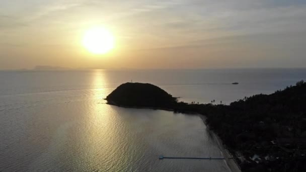 Imágenes Tranquilas Hermoso Mar Ondulado Puesta Del Sol — Vídeos de Stock