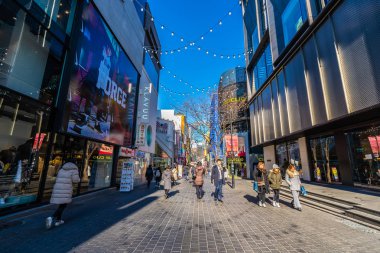 Seoul, Güney Kore 10 Aralık 2018: Myeong dong pazarı 