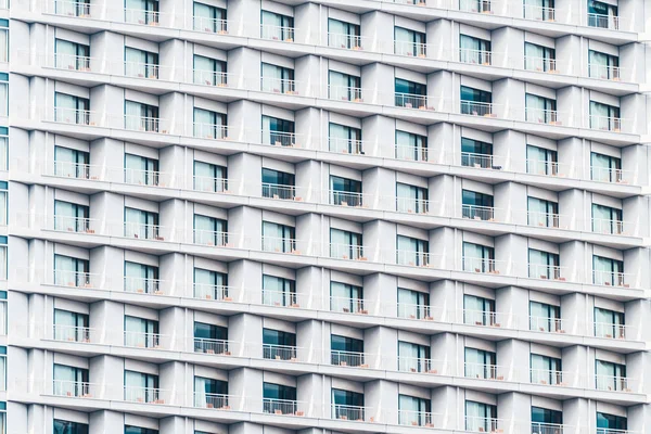 Hermoso edificio exterior con texturas de patrón de ventana de vidrio — Foto de Stock