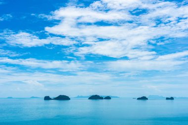 Samui Adası etrafında güzel açık tropikal plaj deniz ile Co