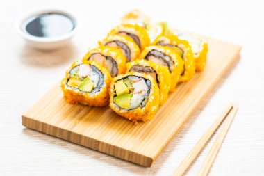 California maki suşi rulo