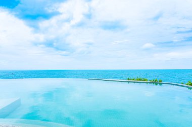 Se ile otel beldesinde güzel açık sonsuzluk yüzme havuzu