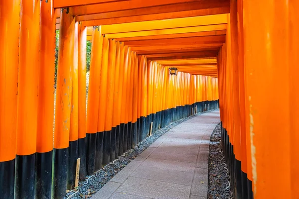 Hermoso templo inari fushimi santuario en Kyoto — Foto de Stock