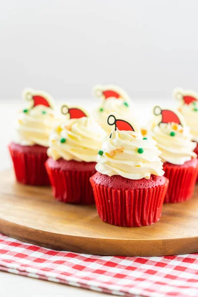 Söta dessert med cupcake röd sammet — Stockfoto