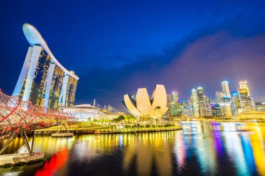 Gökdelen marina defne içinde etrafında bina güzel mimari 