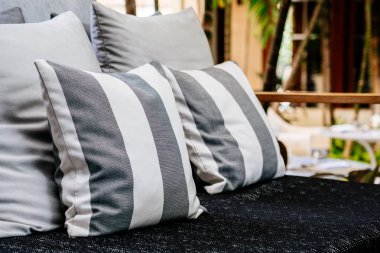 Güzel rahat yastık kanepe dekorasyon