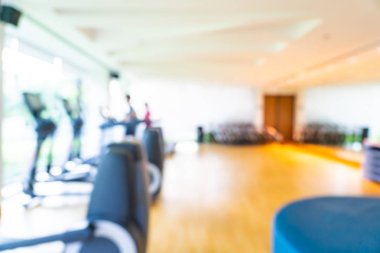 Soyut Blur ve spor salonu iç ro defocused fitness ekipmanları