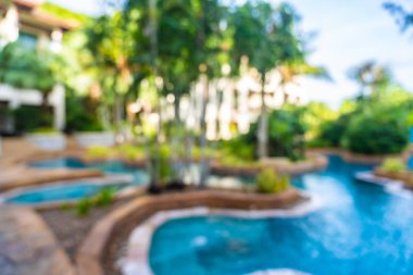 Soyut bulanıklık ve sıcak güzel açık yüzme havuzu bulanıklaştırma