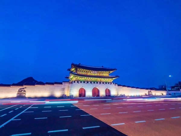 Beau bâtiment d'architecture du palais gyeongbokgung — Photo