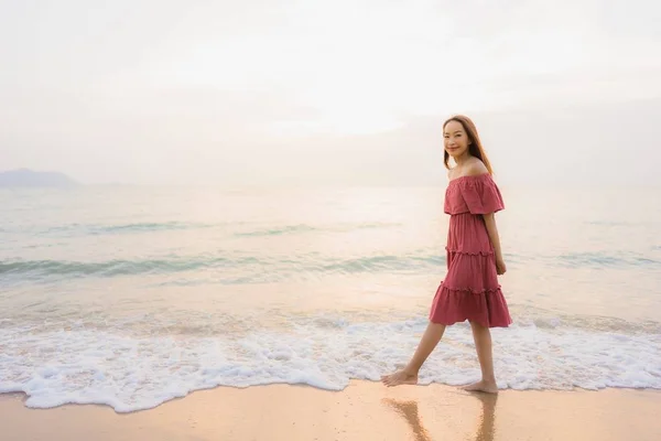 Portrait beautiful young asian woman happy smile leisure on the — Stock Photo, Image