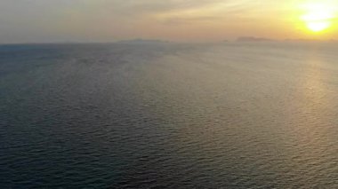 günbatımı güzel dalgalı denizde sakin görüntüleri