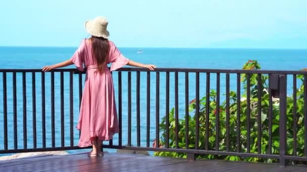 Imagens Bela Mulher Asiática Relaxante Praia Durante Férias Verão — Vídeo de Stock