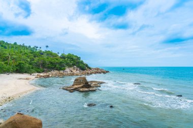Samui Adası etrafında güzel açık tropikal plaj deniz ile Co