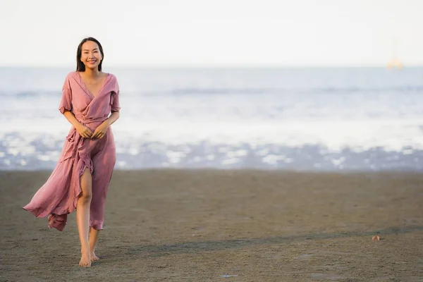 Portrait young beautiful asian woman walk smile and happy on the — Stock Photo, Image