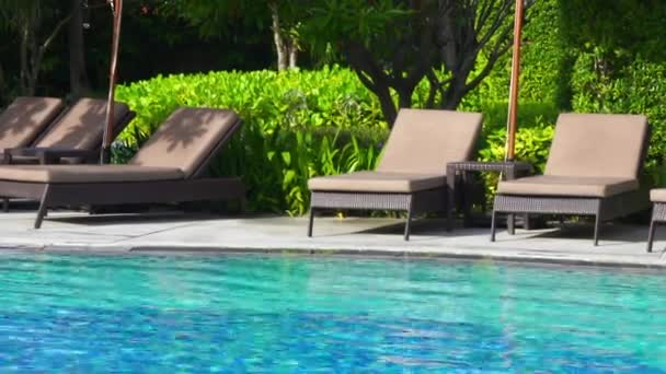 Ruhige Aufnahmen Von Leerem Pool Resort Hotel — Stockvideo