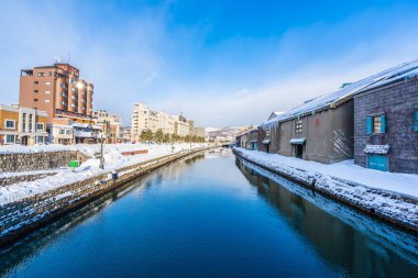 Güzel manzara ve kışın Otaru kanal Nehri'nin cityscape