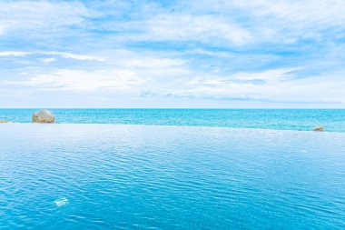 Se ile otel beldesinde güzel açık sonsuzluk yüzme havuzu