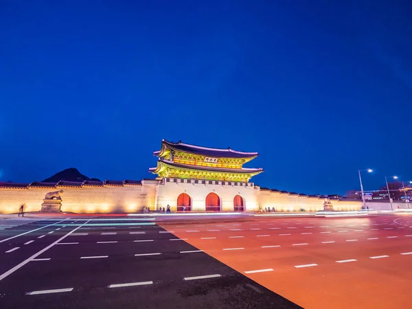 Beau bâtiment d'architecture du palais gyeongbokgung — Photo