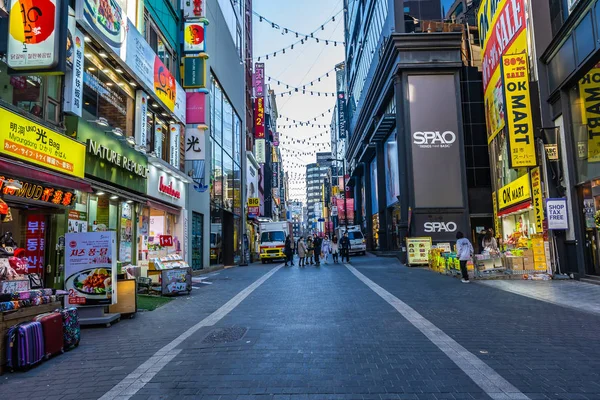 Seoul, Südkorea 10. Dezember 2018: myeong dong market ist der — Stockfoto