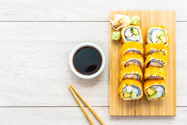 California maki suşi rulo