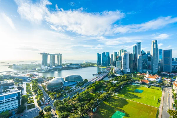 Beau bâtiment d'architecture extérieur paysage urbain à Singapour — Photo