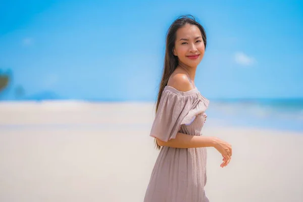 Portrait beautiful young asian woman happy smile relax on the tr — Stock Photo, Image
