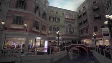 MACAU, Çin - 16 Ekim 2014: Venedik Oteli ünlü bir alışveriş merkezidir.
