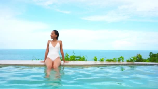 Footage Beautiful Asian Woman Relaxing Pool Hotel — Stock Video