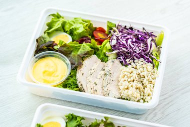 Izgara tavuk göğsü ve et salata