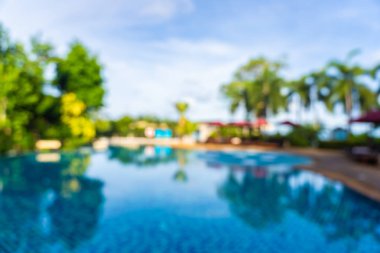 Soyut bulanıklık ve sıcak güzel açık yüzme havuzu bulanıklaştırma