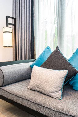 Oturma ro içinde kanepe yatak dekorasyon güzel rahat yastık