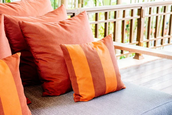 Indah nyaman bantal sofa dekorasi — Stok Foto