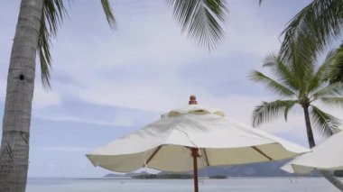 Güzel dalgalı denizin sakin görüntüleri.