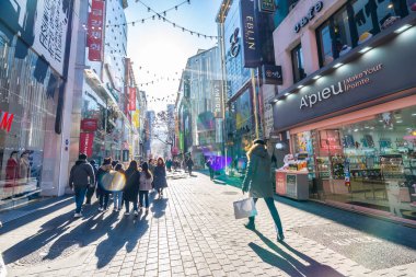 Seoul, Güney Kore 10 Aralık 2018: Myeong dong pazarı 