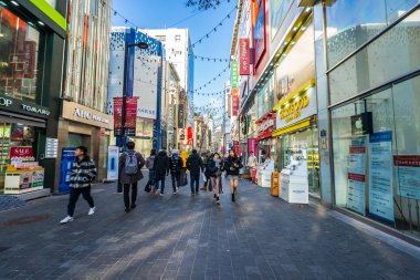 Seoul, Güney Kore 10 Aralık 2018: Myeong dong pazarı 