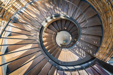 Spiral eğrisi şekil ahşap merdiven dekorasyon dış