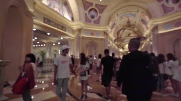 マカオ 2018年9月8日 マカオ市内にショッピングモールがある美しい高級ホテルのリゾートとカジノ — ストック動画