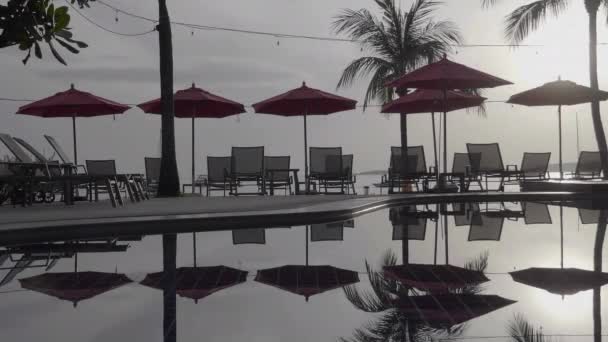 Filmagem Tranquila Piscina Vazia Hotel Resort — Vídeo de Stock