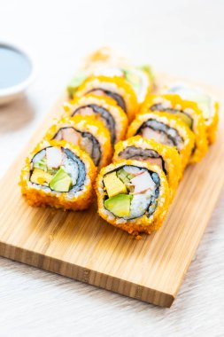 California maki suşi rulo