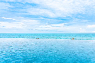 Se ile otel beldesinde güzel açık sonsuzluk yüzme havuzu