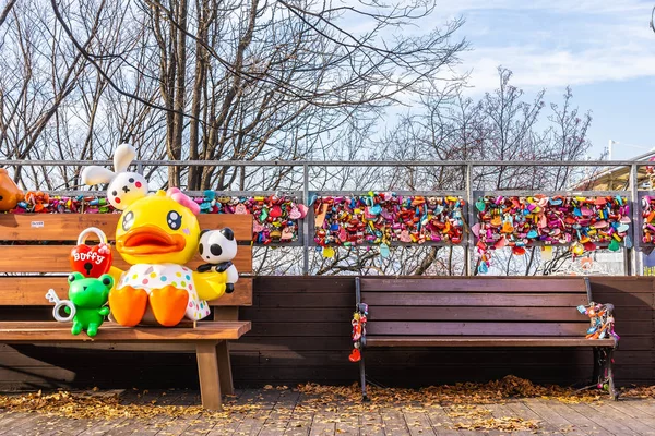 Seoul, Corea del Sud 6 dicembre 2018: Chiave d'amore sulla montagna namsan — Foto Stock