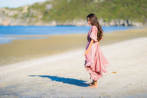 Portrait young beautiful asian woman walk smile and happy on the — Stock Photo, Image