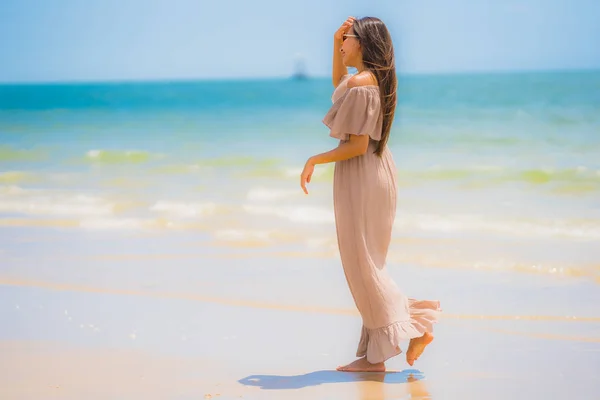 Portrait beautiful young asian woman happy smile relax on the tr — Stock Photo, Image