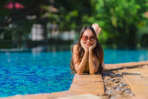 Portret mooie jonge Aziatische vrouw Leisure Relax glimlach en hap — Stockfoto