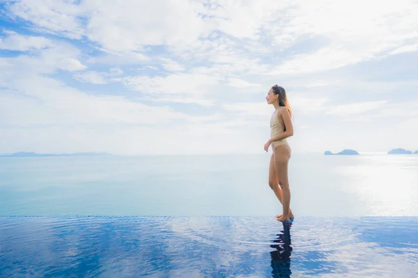 Portrait young asian woman relax smile happy around swimming poo — Stock Photo, Image